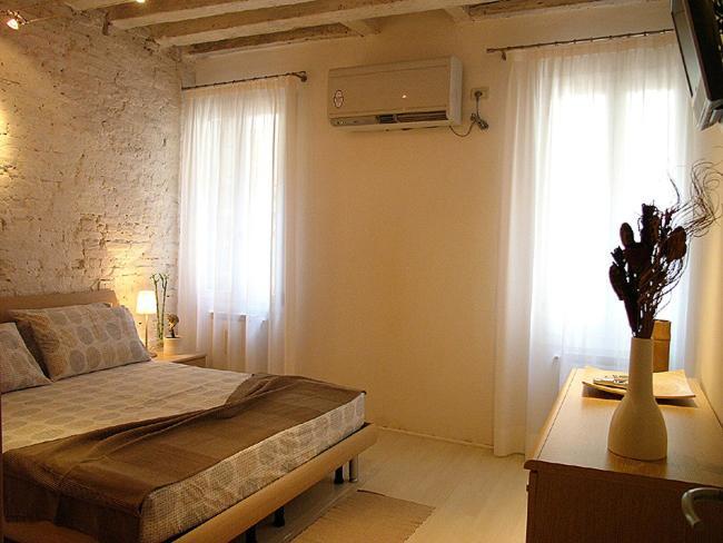 Venetian Apartments Стая снимка